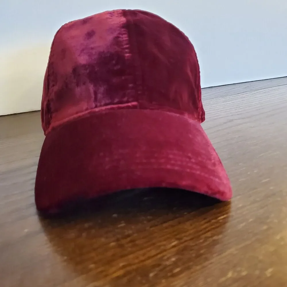 GAP Velvet Baseball Cap Women Sz S/M‎ 58cm Red Delicious Adjustable Strap Unisex